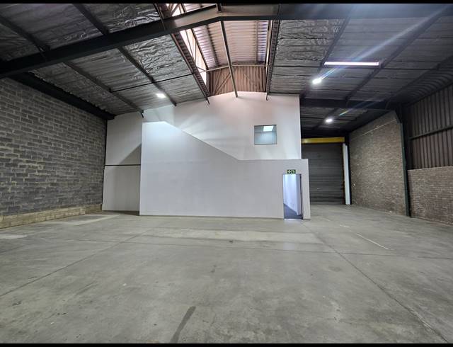 331M² WAREHOUSE TO LET IN MEADOWDALE